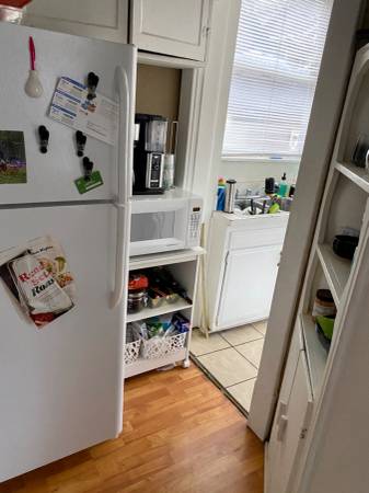 $1,100 / 2br - 2 Bedroom Apt with private porch and deck, fenced yard! (Ritter Park)63989520710147122