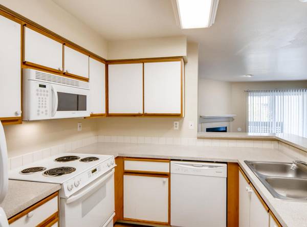 $1,865 / 2br - FREE GIFT w TOUR! - Clubhouse, Minutes to Schools, Parks & Shopping (Beaverton)63831327548547122