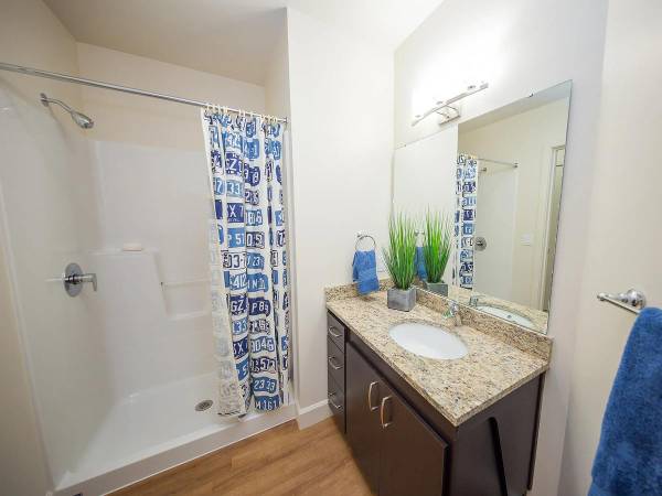 $1,499 / 1br - 669ft2 - Warm, wood-style floors, Built-in microwave, Sleek granite countertops (Portland)64039058006786121