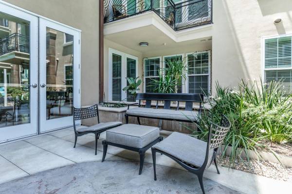 $2,599 / 1br - 672ft2 - Fireplaces, Central Air Conditioning & Heating, Storage Closets (Hollywood)63701204464259122