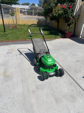 Selfpropelled lawnmower 1
