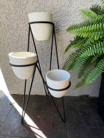 3 tier plant stand 1
