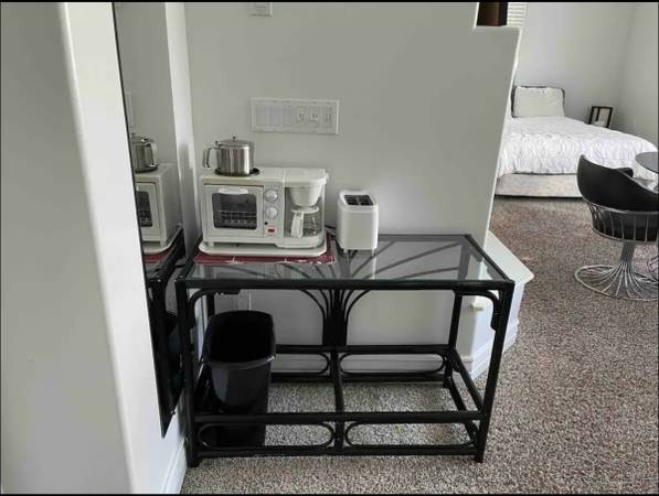 $990 / 1br - 7000ft2 - No Deposit, Primary suite in Big home.  Near hospitals, bus routes, trax, centra (Murray)63969051219842121