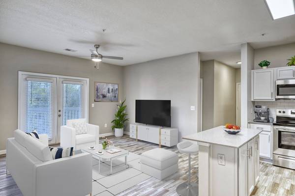 $1,515 / 2br - 990ft2 - Car Wash Area, Eat-in Kitchen, High Speed Internet Access (Jacksonville)64005271708163122