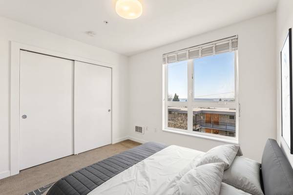 $1,399 / 287ft2 - ESTUDIO AMPLIO. ALQUILE Y MUDARSE. (West Seattle)63688314478081120