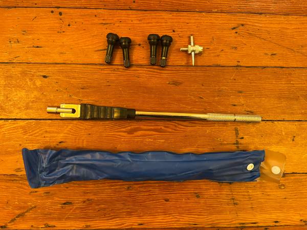 Tire Valve Stem Puller Kit + Replacement Valves 1