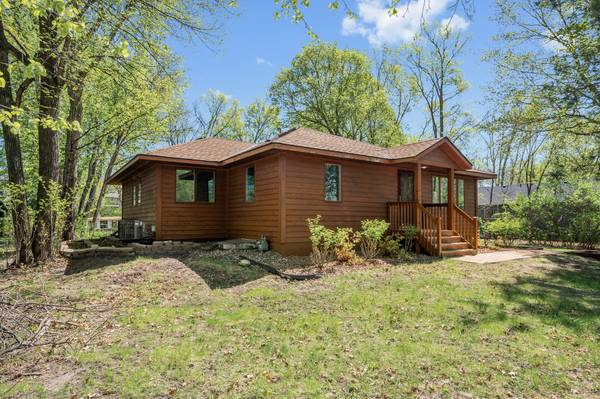 $639,900 / 4br - 2528ft2 - Renovated 4 bed 3 bath on 1/2 acre lot Open house 10/11 1-3 pm (Excelsior)64003958142594120