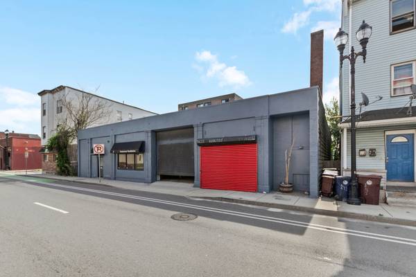 $14,000 / 7354ft2 - GARAGE / WAREHOUSE SPACE / Office Space !! (Everett / Broadway)63612006498305122