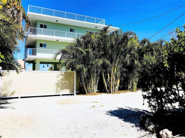 $130 / 2br - Bay-front home with large protected basin. This home is solid concrete (Islamorada, FL)63923416521347121