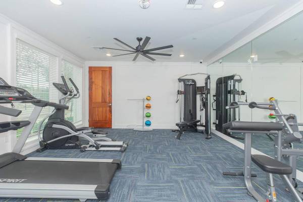 $1,939 / 1br - 716ft2 - Snag Your Chic New 1 BR-Fitness Center, Balcony, & Rooftop! (East Downtown)63906681026690123