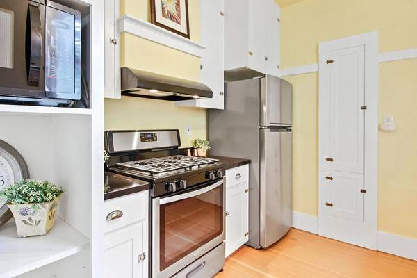 $2,300 / 1br - Beautiful Spacious Midtown Flat (Midtown Sacramento)63900438285058124