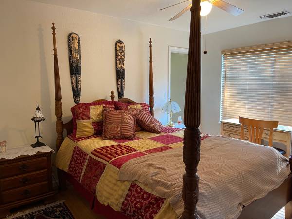 $950 / 1br - Cozy Queen room Big walk-in closet, quiet home+ WIFI (Citrus Heights, Roseville, Sacramento)63919495211523120
