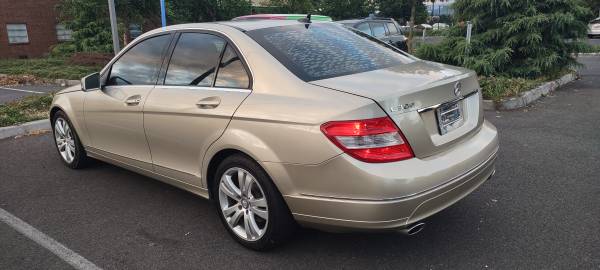 2011 Mercedes Benz C 300  71,600 miles - $8,900 (SeaTac)63623288741251123