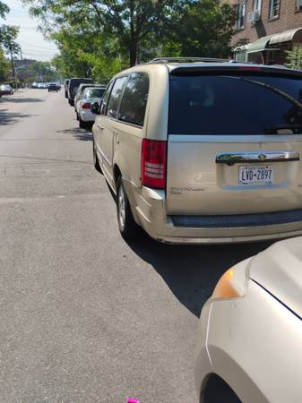 This is 2010 Town and country in excellent condition in and out 11 - $3,500 (Astoria)63437658914817124