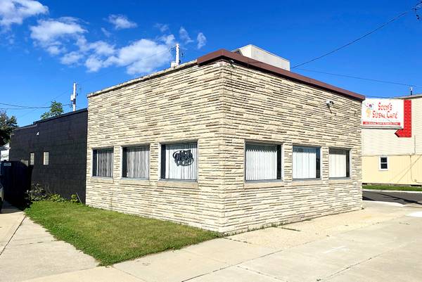 $2,500 RESTAURANT FOR SALE/LEASE (Kenosha, WI)63774393784193121