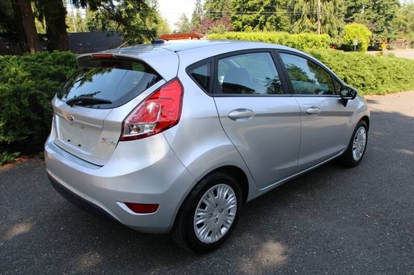 2015 Ford Fiesta SE - $4,995 (Mejores precios en Richs Car Corner)63617898801283122
