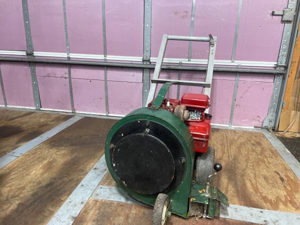 Gas powered Push leaf blower 1