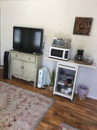 $1,295 / 1br - 675ft2 - Estudio Amueblado con Patio Privado (Santa Maria)63663854410753124
