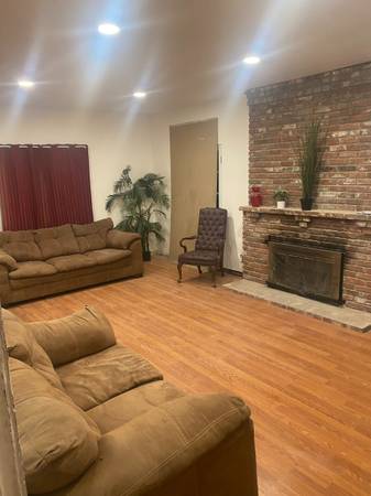 $1,099 / 5br - Rm across from Park in 5 bedroom house.  Yard. (Alhambra)63701204951811121