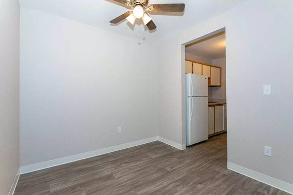 $1,775 / 2br - 813ft2 - Great 2 bed / 1 bath! We Love Pets! Ask about our Pet Policy (Federal Way - Rhododendron Species Botanical Garden)63910194891010123