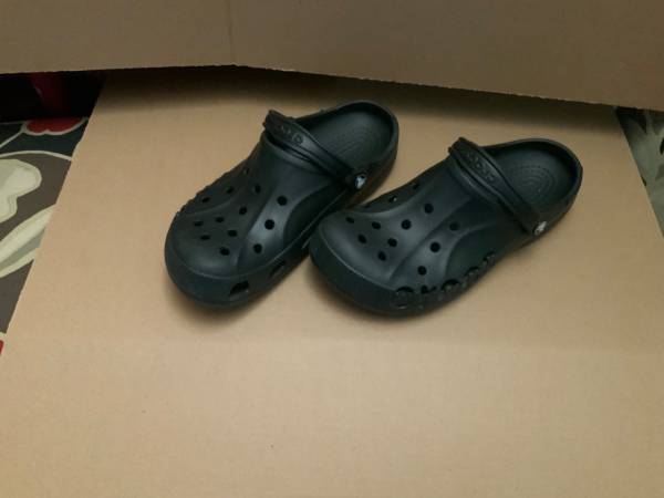 Black size 8 crocks 1