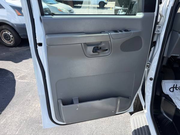 2004 Ford Econoline E350 15 - Photo 7
