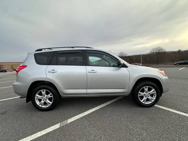 2011 Toyota Rav 4 SUPER CLEAN 1 OWNER!!!! - $9,499 (Northborough)63470757678851124