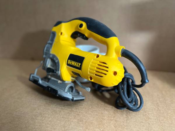 STEAL THIS NEW DEWALT JIGSAW 1