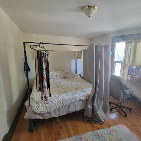 $820 / 3br - CALUMET PARK COZY ROOM W — ROOM AVAILABLE IN PET-FRIENDLY!! (Lincoln Park)63960012199298120