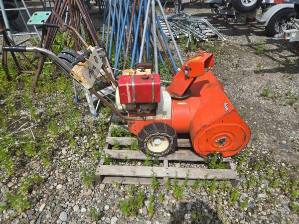 ARIENS SNOWBLOWER 24 " 1