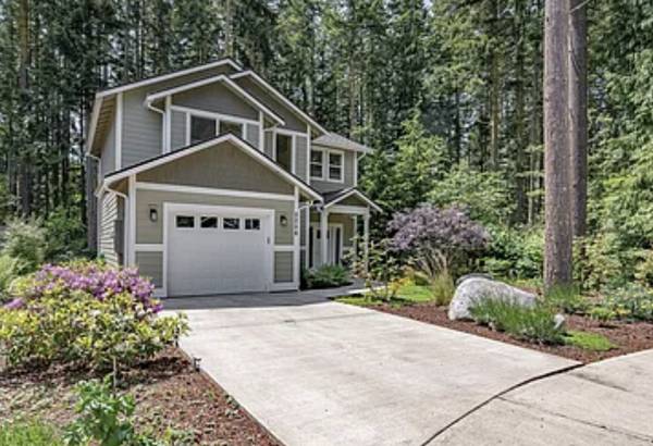 $2,100 / 2br - 01250ft2 - Beautiful 2 bdrm/2.5 bth home in the woods: only 2 miles to downtown! (Port Townsend)63799881370881120