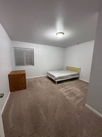 Looking for Roommate 1