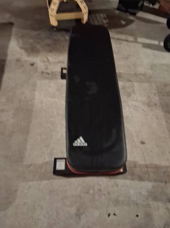 Adidis Flat bench barely used 1
