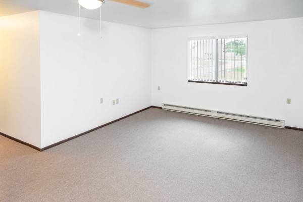 1/BD, On-Site Maintenance, Nearby Public Transportation 1