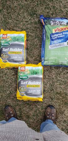 Crabgrass preventer & Weed & Feed - $1 (Doylestown)63442981475587121