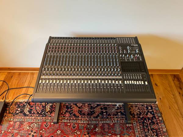 まさよし!ページ Mackie 24x8x2 8-Bus Mixing Console Mixer with Stand