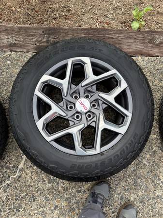 Neumáticos y ruedas GMC - $950 (Federal Way)63471419196675123