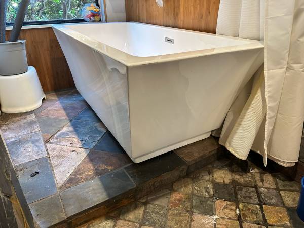 Bath tub 1