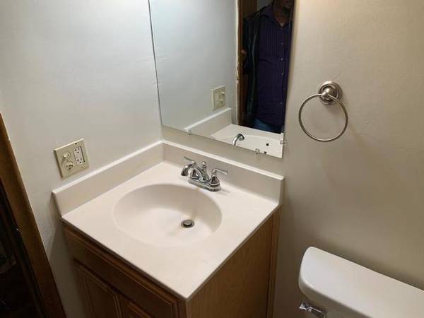 $1,300 / 1br - 750ft2 - AC, Refrigerator, On-Site Management, Laundry Facilities63990232175235120