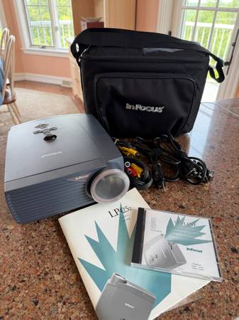 InFocus LP425z Multimedia Projector 1