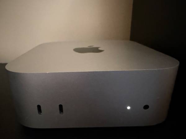 Mac Mini M4 base model 256GB 16 GB RAM with Proto Arc Keyboard/Mouse 1
