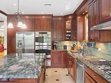 Spacious Renovated 3-Bedroom Duplex on Grant Avenue
$1,125
Bronx, NY Spacious Renovated 3-Bedroom Duplex on Grant Avenue
$1,125
Bronx, NY