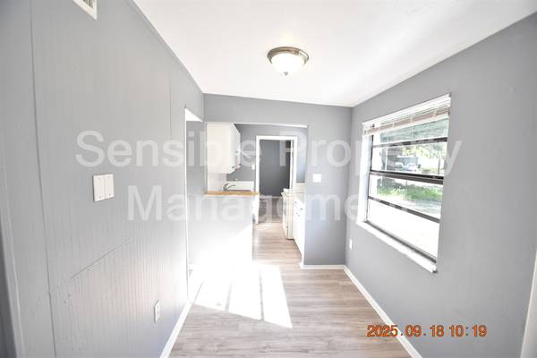 $2,095 / 3br - 1155ft2 - 9432 84th Street ~ Big lot & large, fenced backyard!! ~ (Seminole)63991084388099124
