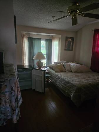 $750 / 3br - Habitación en alquiler (Northern Sarasota)63791154706563120