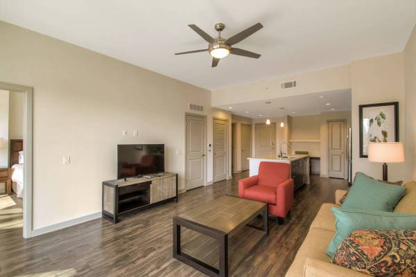 $1,300 / 1br - 722ft2 - Fenway/Kenmore 1 Bd Apartment (Audubon Circle)64167983174529121