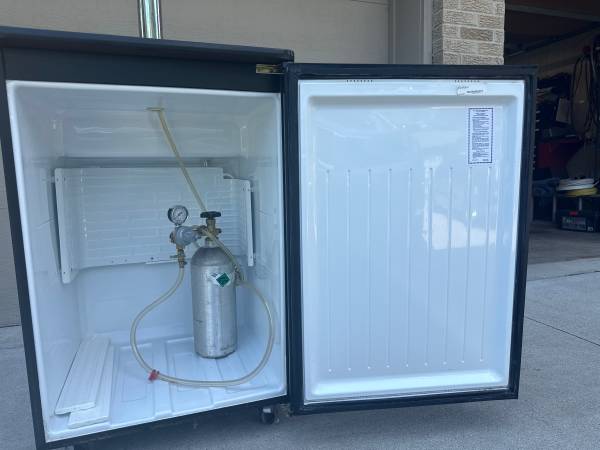 Single Tap Kegerator 1
