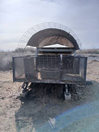 Mobile pig pen trailer 1