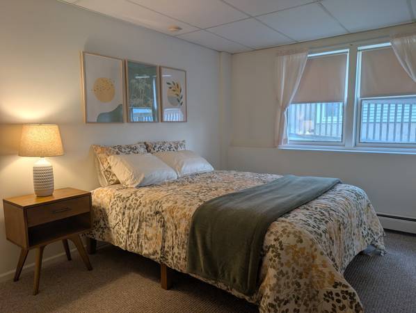 1BDR+Office - Rye Oceanfront apt near Wallis Sands Beach 1