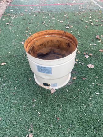 Metal flower planter 1