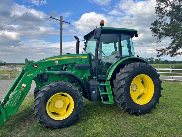4WD 2021 tractor with loader and 3rd function 1